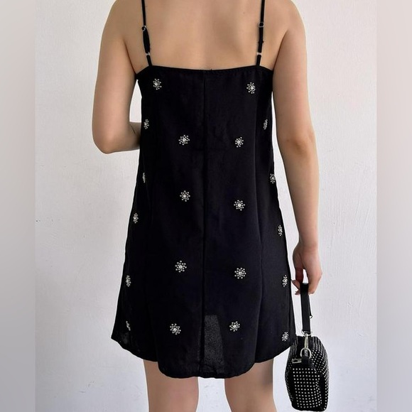 Beautiful short black dress - Picture 3 of 3